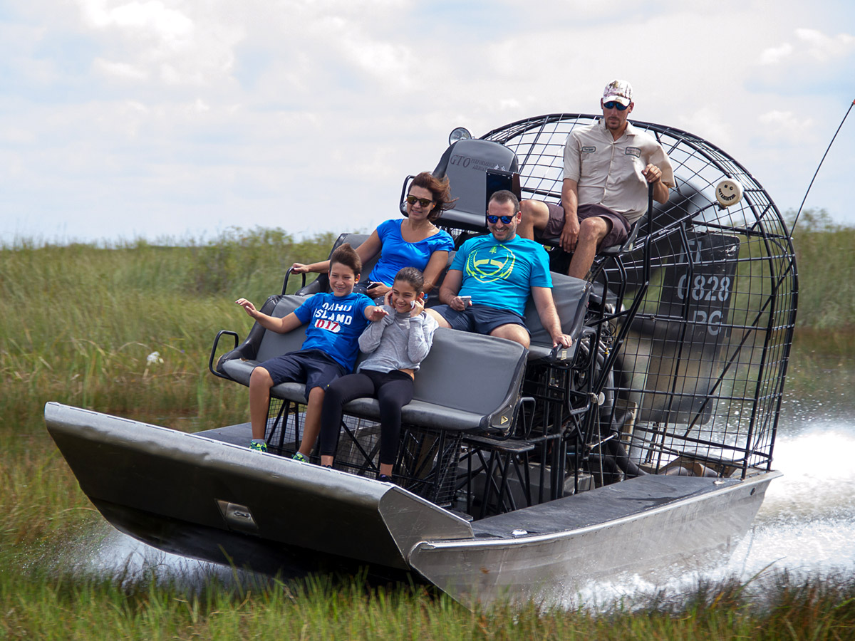 airboat tour alligators