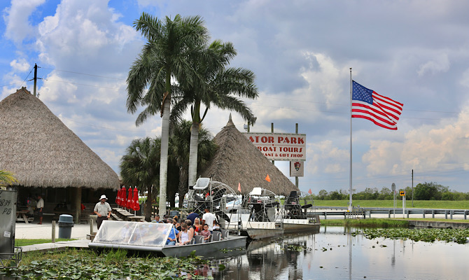 Alligator and Wildlife Show Entrance